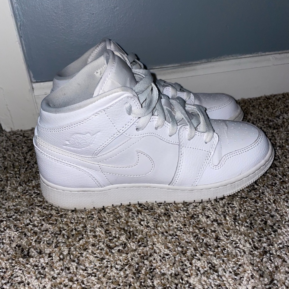 TRIPLE WHITE JORDAN 1 GS